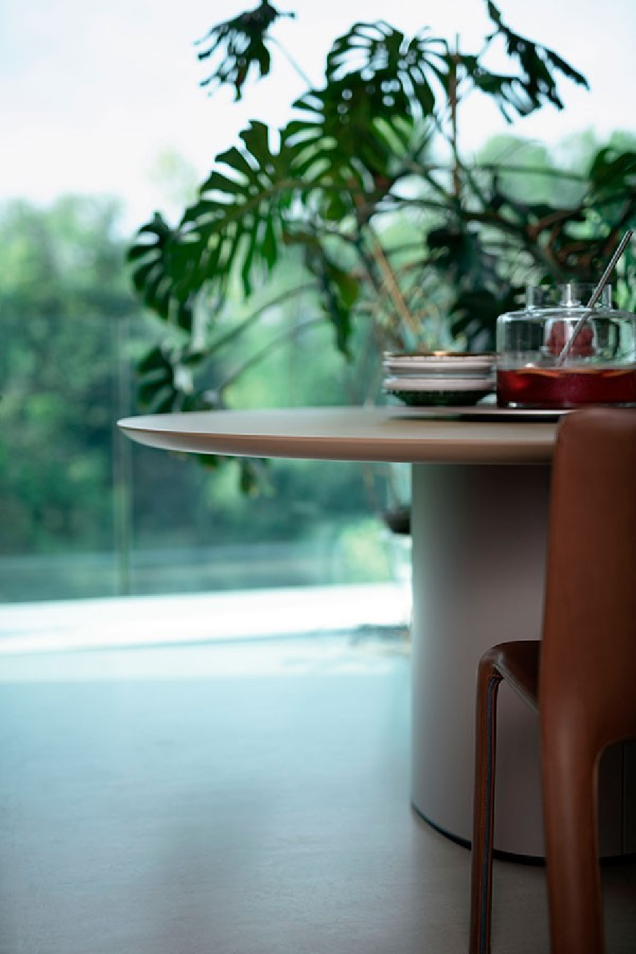 Mesa redonda comedor Holo Pillar
