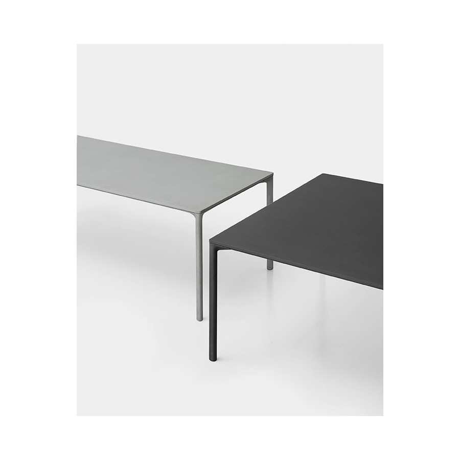 Mesa cemento Boiacca en gris claro o gris oscuro