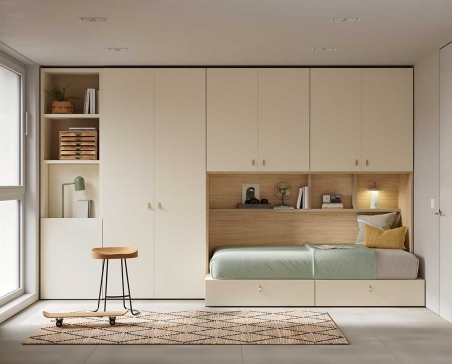 Dormitorio con armarios de almacenaje