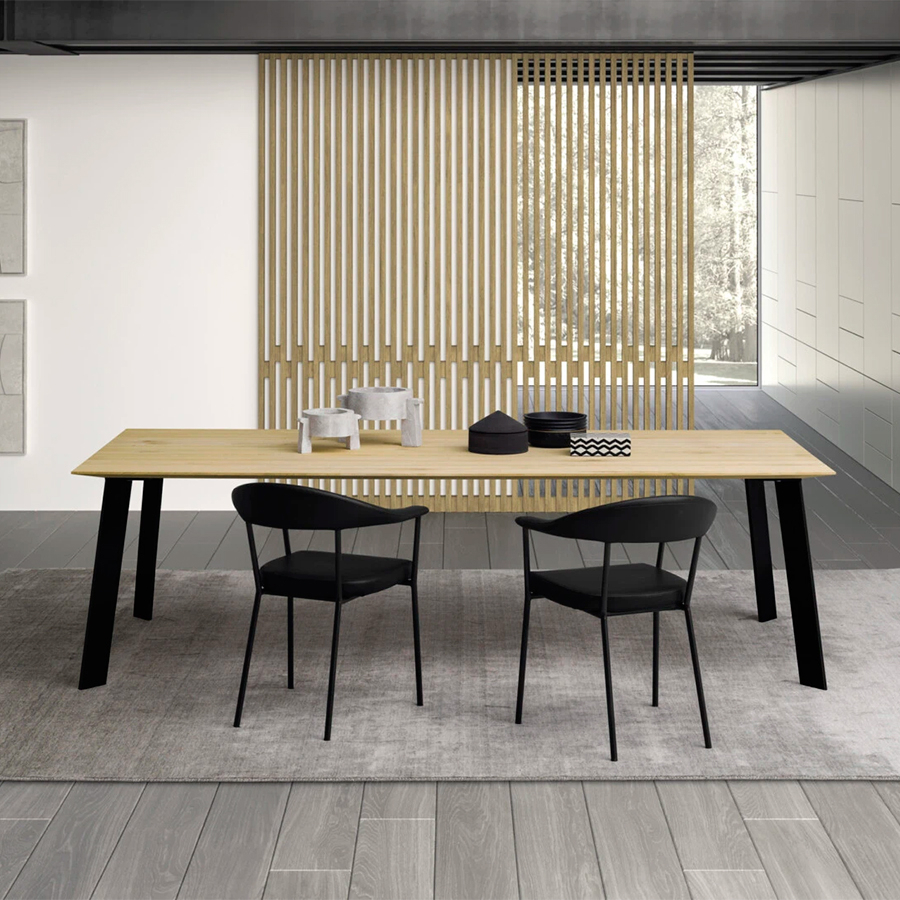 Mesa Manhattan  Devina Nais