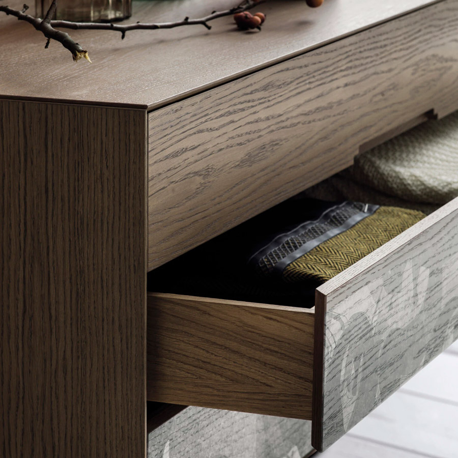 Cómoda Icon's 104 Devina Nais tres cajones