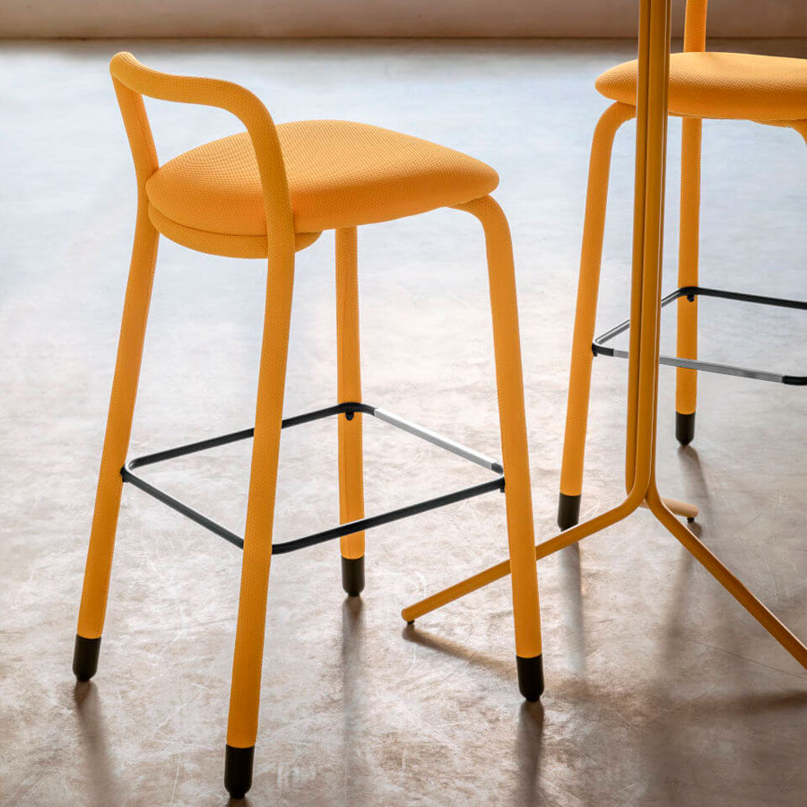 Taburete Pippi con base de cuatro patas