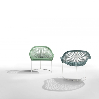 Silla Guapa AP de la firma Midj con base de metal cromado y asiento en cuero azul 2
