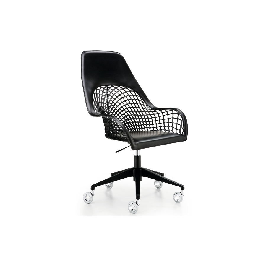 Silla Guapa DPA con base de 5 radios giratoria y asiento en cuero de malla color negro