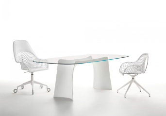 Silla Guapa DPA con base de 5 radios giratoria y asiento en cuero de malla color negro 2