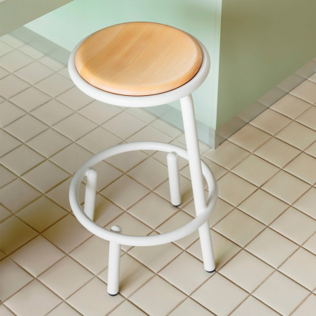 Taburete de cocina redondo sin respaldo de la colección Less de Midj