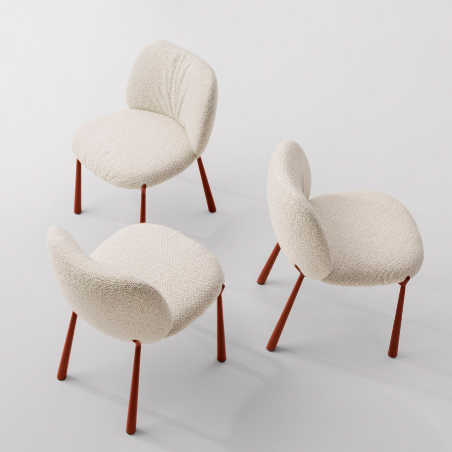 Vista frontal, lateral y trasera de la silla Mys S de Midj en blanco y rojo