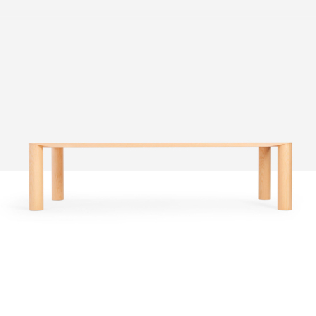 Mesa Eggen de la firma italiana Midj en madera color roble natural