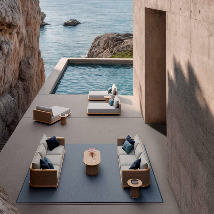 Ambiente de terraza con piscina y mobiliario de la colección Umbra de SKLD Studio
