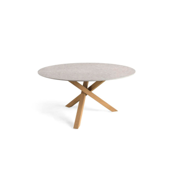 Mesa Ivana de Joenfa con patas de teca y sobre redondo porcelánico