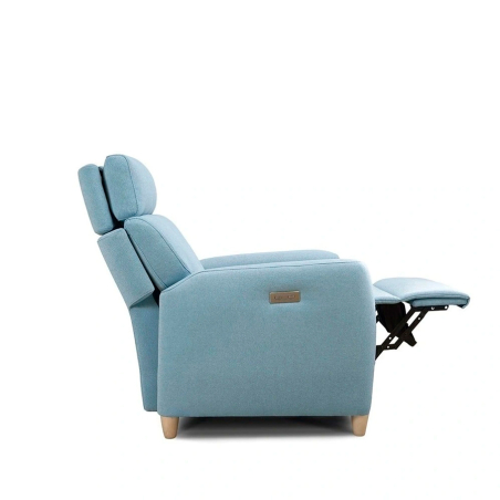 Sillón relax eléctrico Capri con reposapiés levantado y respaldo recostado