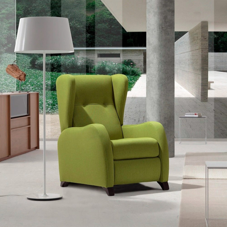Ambiente de lectura con sillón relax Derby tapizado en tela color verde oliva