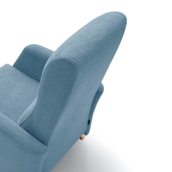 Sillón Koala con patas de acero cromado y tapizado en tela color azul 2