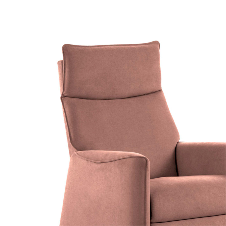 Detalle del respaldo del sillón Tribeca en color rosa empolvado