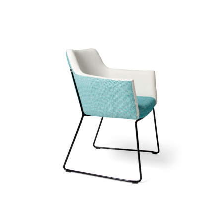 Sillón Hugo MT2 con patas metálicas negras y asiento combinado en dos tapizados distintos