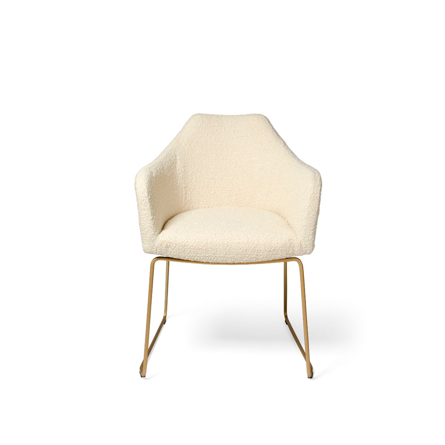 Frontal del sillón Idra MT con pata patín de metal en color oro epoxi y carcasa tapizada en color crudo