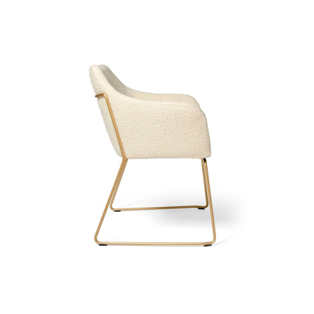 Lateral del sillón Idra MT con pata patín de metal en color oro epoxi y carcasa tapizada en color crudo