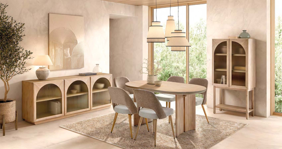 Salón comedor con aparador Catania con tres puertas de madera maciza de acacia con cristal acanalado