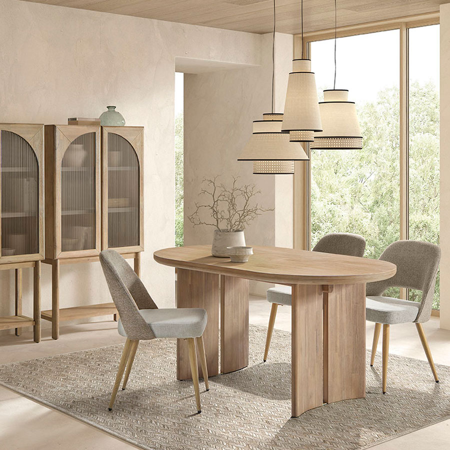 Ambiente de comedor con mesa Catania con tapa ovalada y dos bases