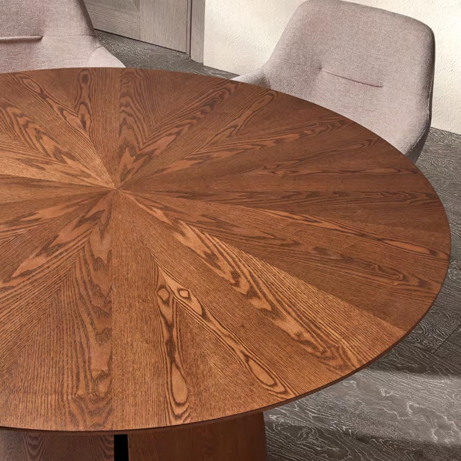 Detalle del sobre de la mesa DT-522 con sobre redondo y fabricada en chapa de nogal
