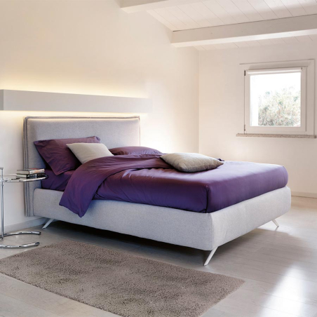 Cama Moody