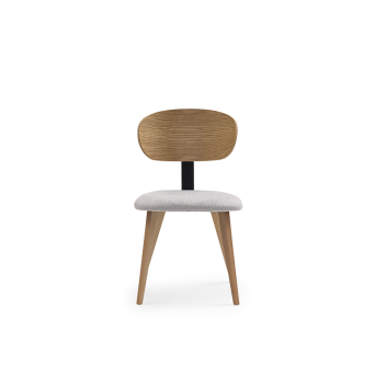 Silla Alma RM con patas y respaldo en madera y asiento tapizado en tela gris claro