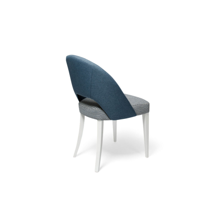 Vista trasera de la silla Lara con patas de madera en color blanco y asiento y respaldo tapizado