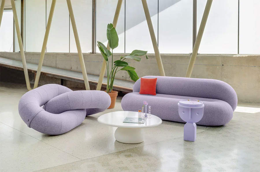 Ambiente con sofá Link de la firma Sancal compuesto por dos unidades en color lila