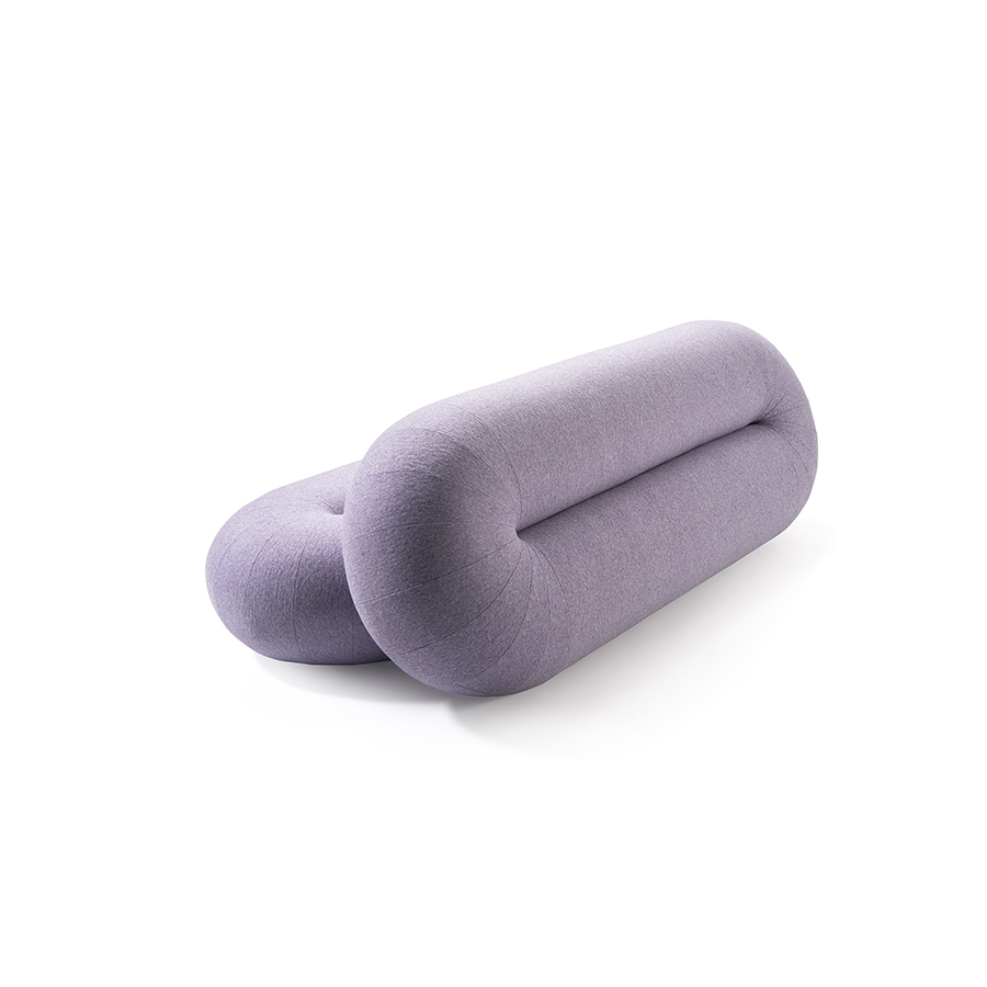 Trasera del sofá Loop de la firma Sancal en medida 230cm. tapizado en color lila