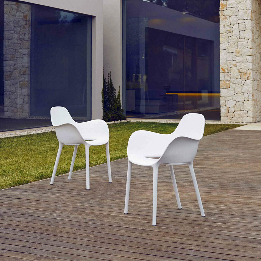 Par de sillas Sabinas de Vondom en acabado blanco ideales para exterior