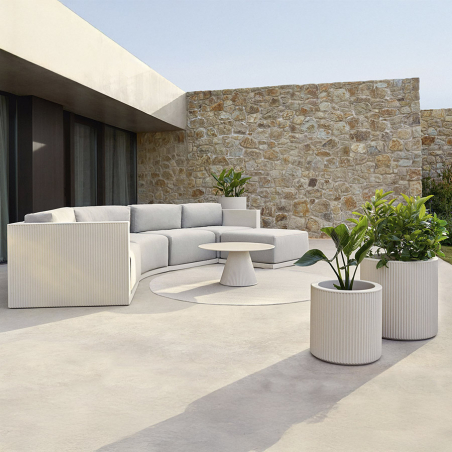Vista de maceteros Gatsby de Vondom en ambiente exterior