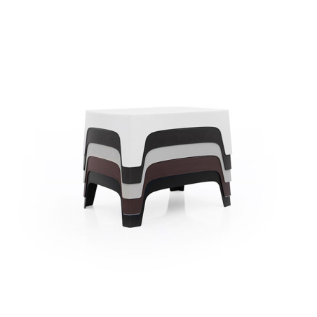 Conjunto de mesas bajas Solid de Vondom, apilables y en diferentes acabados