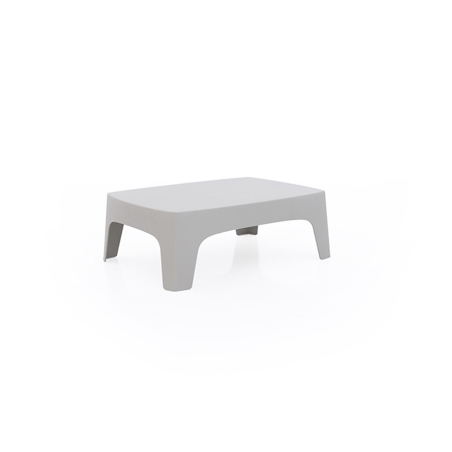 Mesa baja Solid de polipropileno, de la firma de diseño Vondom