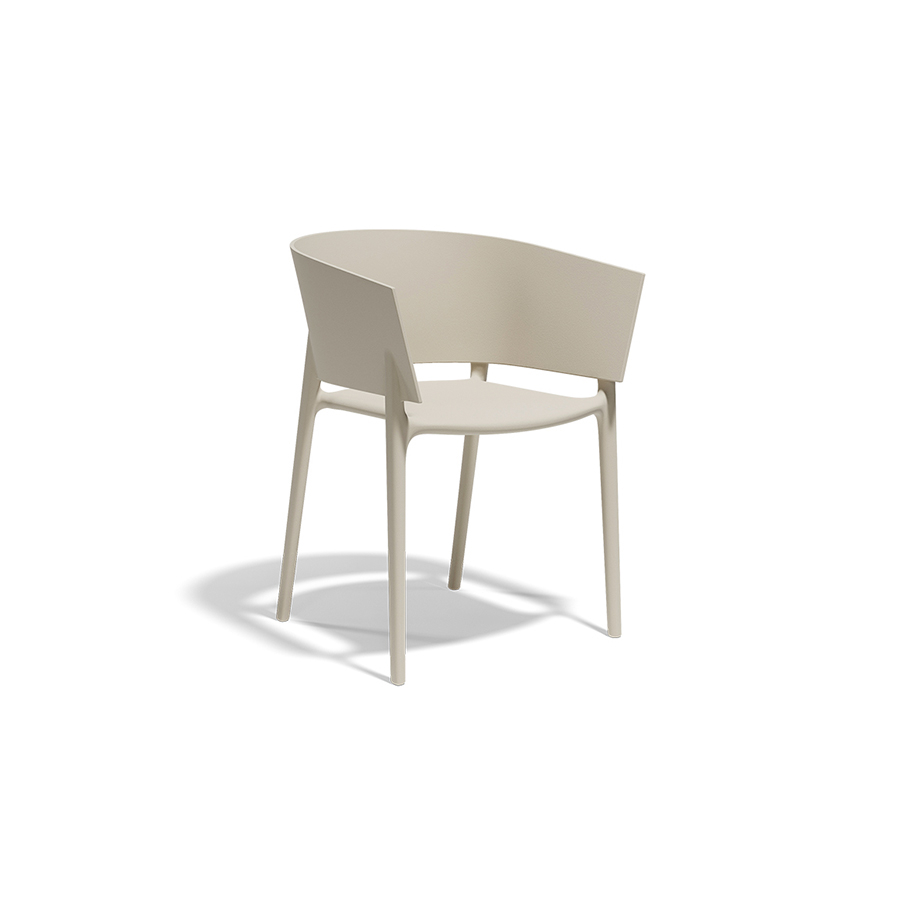 Sillón África de polipropileno de la firma de diseño Vondom, acabado beige