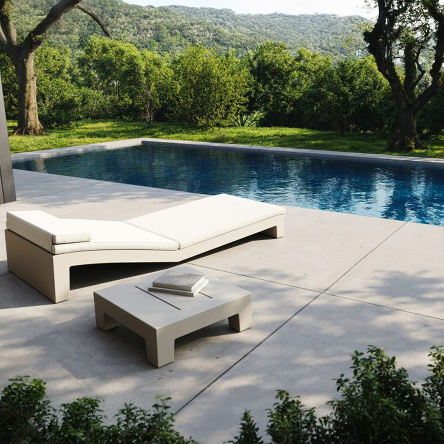 Vista en ambiente exterior de la Tumbona Jut de Vondom