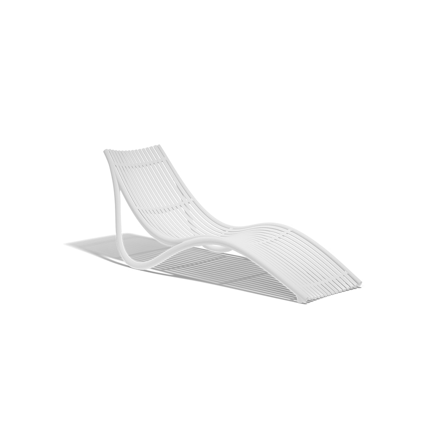 Tumbona Ibiza de polipropileno de la firma de diseño Vondom, acabado blanco