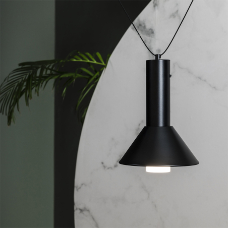 Formato colgante de la Lámpara Fuji de Faro Barcelona, con pantalla graduable en dos posiciones diferentes