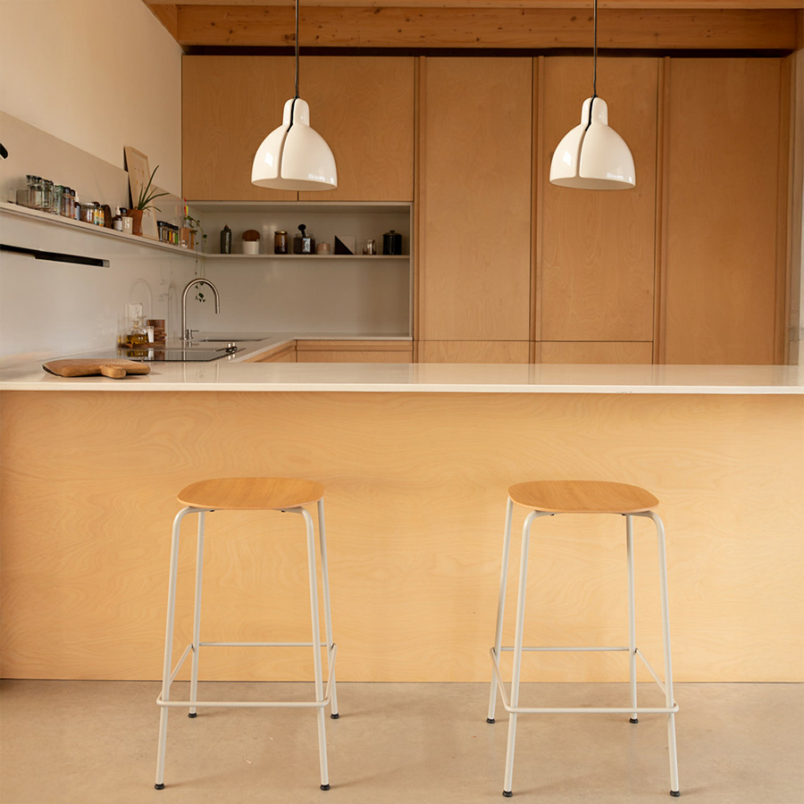 Lámpara colgante Venice de Faro Barcelona, en acabado blanco y en ambiente de cocina