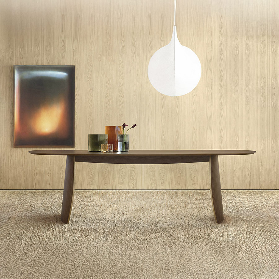 Mesa Petal de Stua madera nogal en ambiente vista frontal