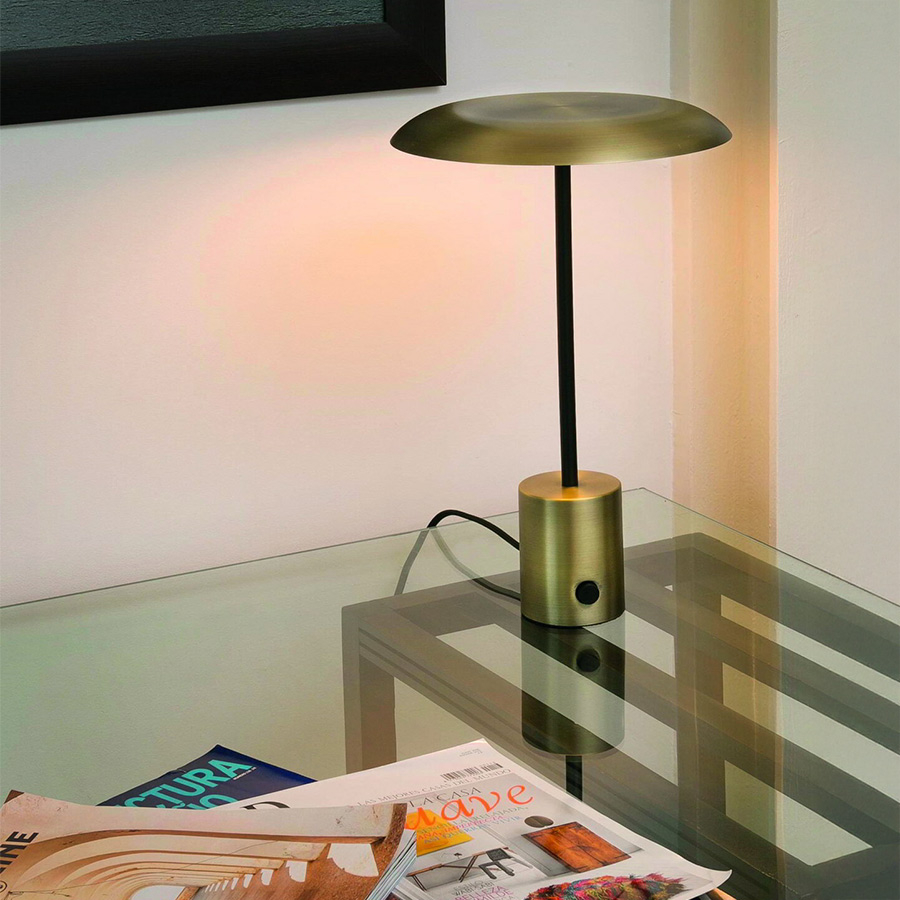 Lámpara Hoshi de Faro Barcelona, con luz LED en ambiente