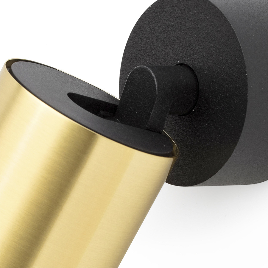 Detalle de la Lámpara proyector Stan, de Faro Barcelona, acabado negro mate y dorado satinado
