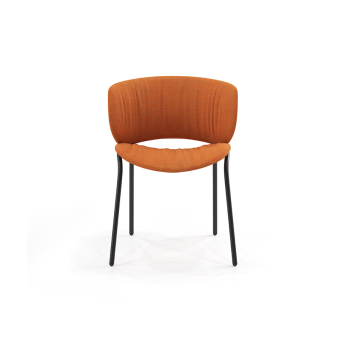 Silla Funda de Viccarbe, con estructura metálica negra y tapizado naranja, vista frontal