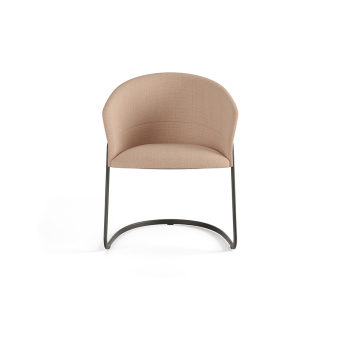 Silla Copa con base Cantilever tapizado rosa y estructura negra, de Viccarbe