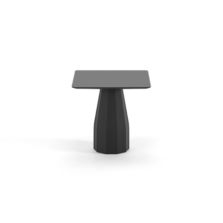 Mesa de comedor Burin cuadrada de la firma valenciana Viccarbe