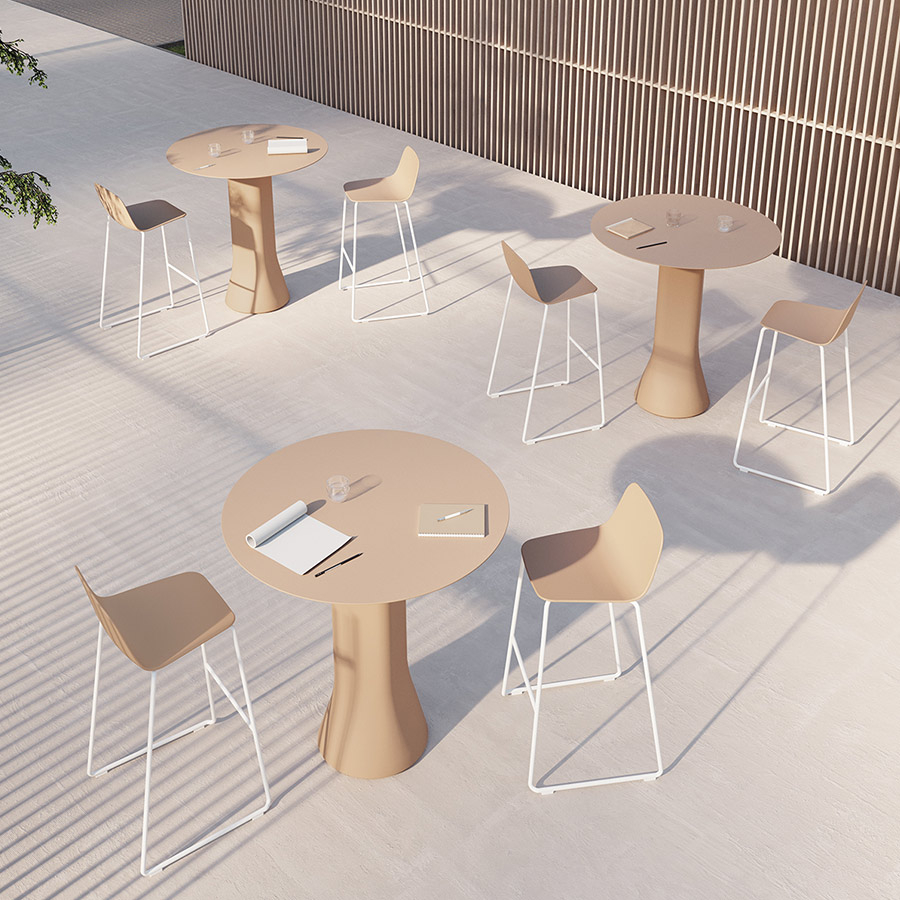 Mesa Cambio de Viccarbe en ambiente profesional y en acabado madera