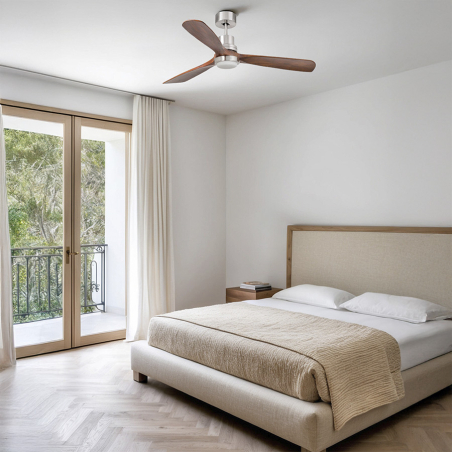Vista en ambiente de dormitorio del Ventilador de techo Lantau de Faro Barcelona