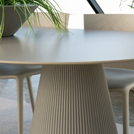 Vista en detalle de la Mesa Gatsby de Vondom
