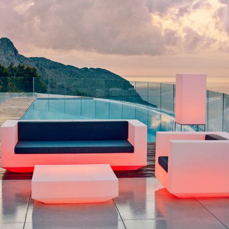 Sofá Vela de Vondom, en ambiente exterior