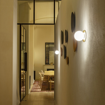 Aplique de pared Alfi, con forma esférica, acabado negro mate, de Estiluz 2