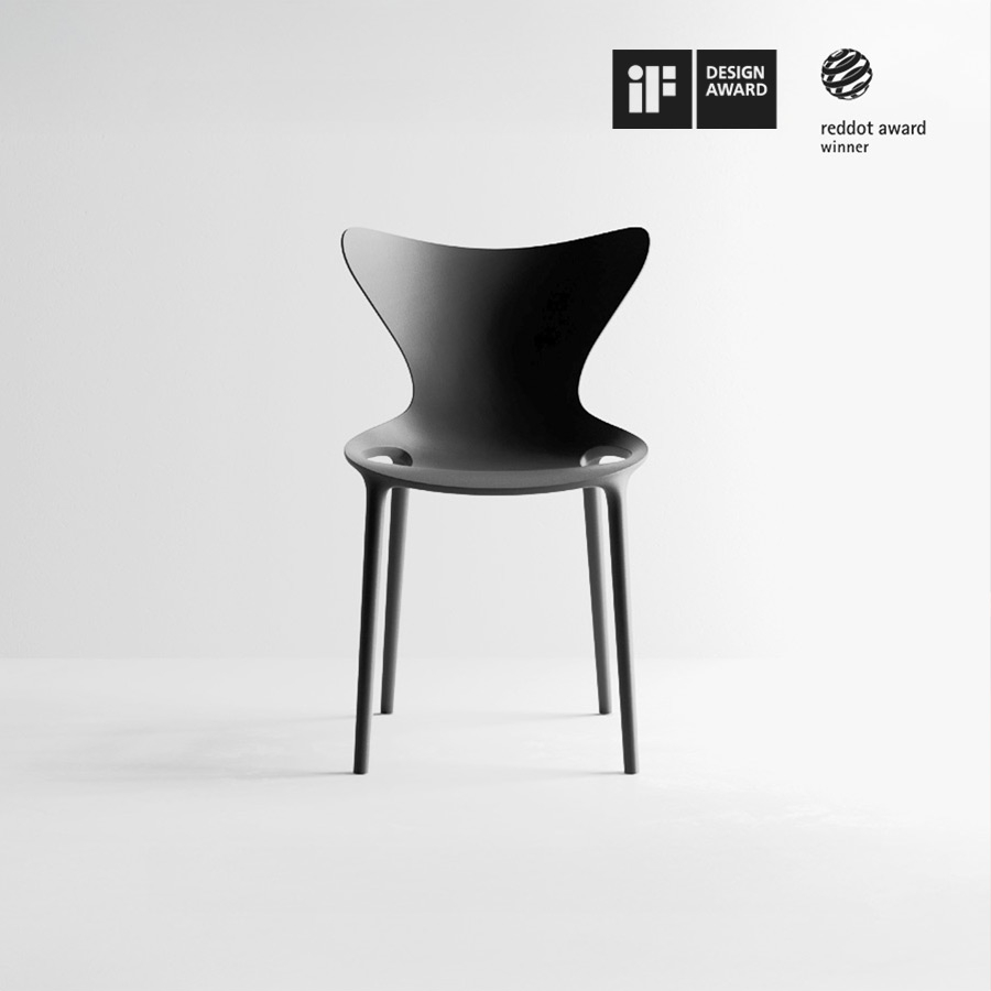 Silla Love de Vondom con logos de premios